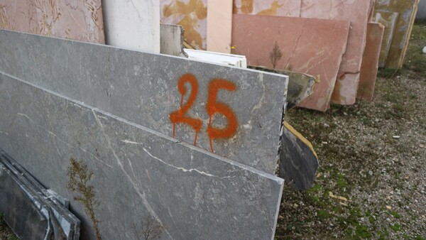 573#5538 Lastre marmo rosso alicante e bianco statuario in vendita - foto 1