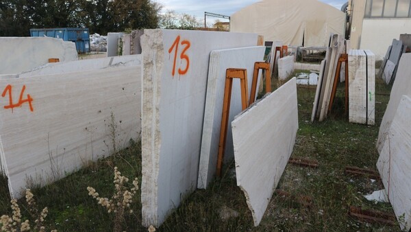 587#5538 Lastre marmo breccia oniciata e travertino romano in vendita - foto 1