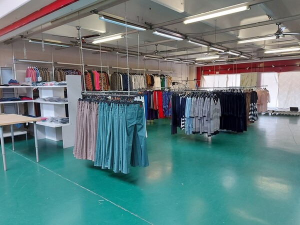 2#5544 Capi di abbigliamento in vendita - foto 1