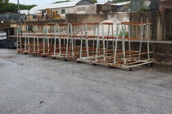 Carrelli in ferro e tubi per impianto aspirazione