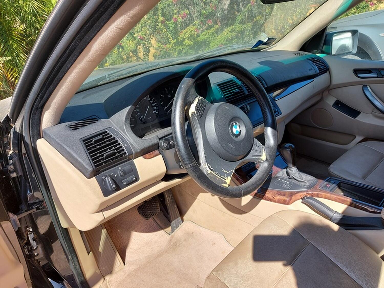 Lot BMW X5 passenger car
