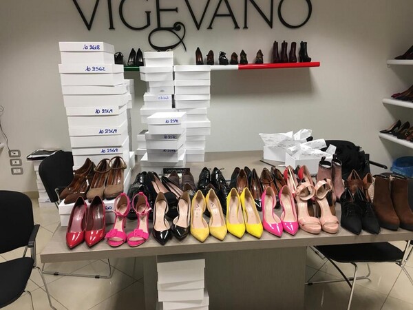 8#5557 Scarpe e tessuti in vendita - foto 1