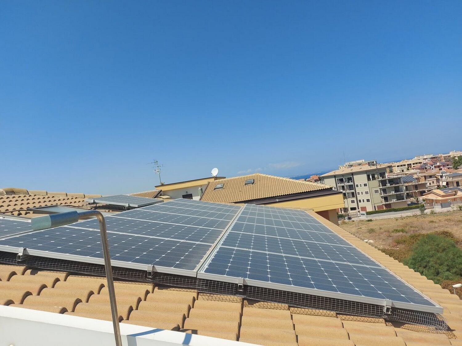 Lot Yingli Solar solar panels