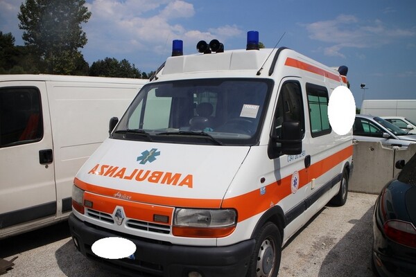 2#5560 Ambulanza Renalut Master in vendita - foto 1