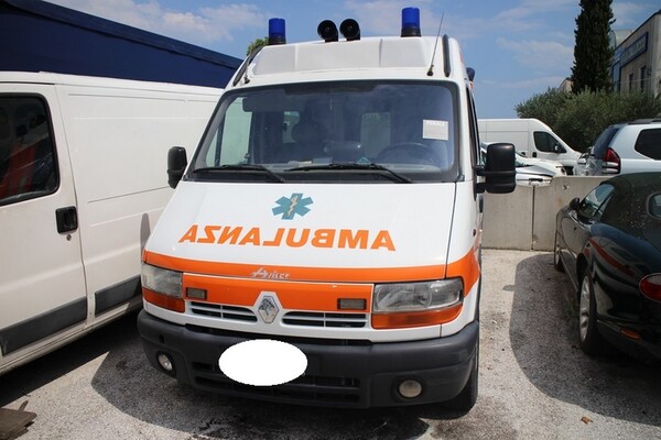 2#5560 Ambulanza Renalut Master in vendita - foto 4