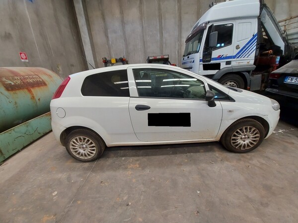 16#5562 Autocarro Fiat Punto Van in vendita - foto 2