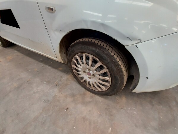 16#5562 Autocarro Fiat Punto Van in vendita - foto 3