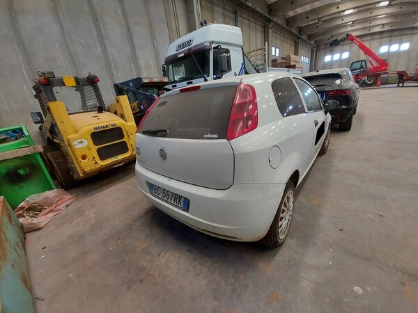 16#5562 Autocarro Fiat Punto Van in vendita - foto 5