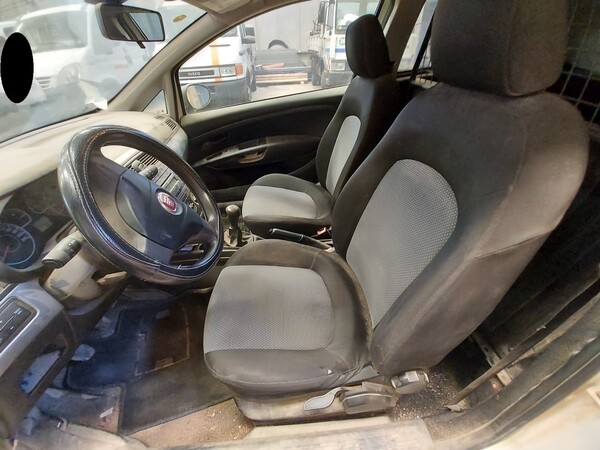 16#5562 Autocarro Fiat Punto Van in vendita - foto 12