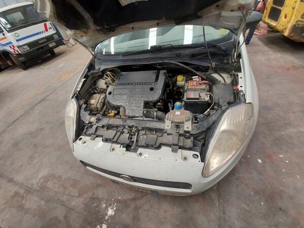 16#5562 Autocarro Fiat Punto Van in vendita - foto 14