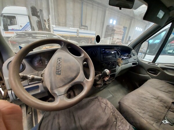 17#5562 Autocarro Iveco Daily in vendita - foto 14