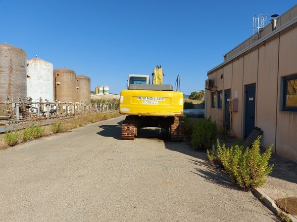 24#5562 Escavatore cingolato New Holland in vendita - foto 2