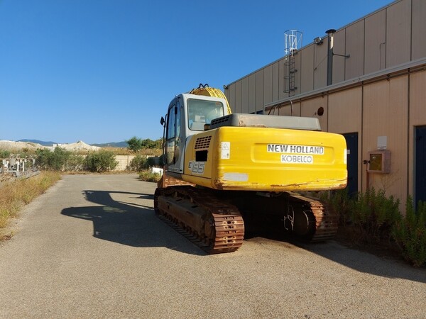 24#5562 Escavatore cingolato New Holland in vendita - foto 4
