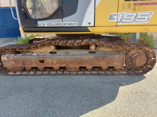 24#5562 Escavatore cingolato New Holland in vendita - foto 6