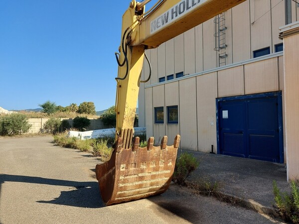 24#5562 Escavatore cingolato New Holland in vendita - foto 8