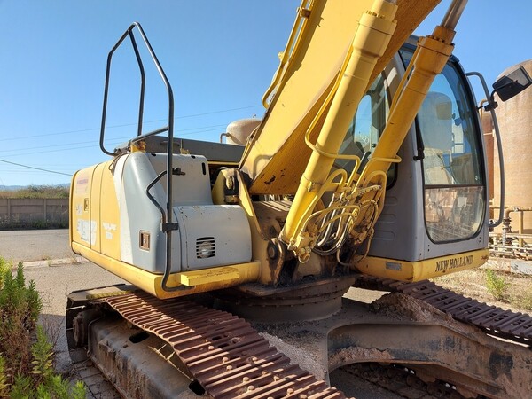 24#5562 Escavatore cingolato New Holland in vendita - foto 15