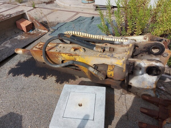 25#5562 Martellone per escavatore New Holland in vendita - foto 11