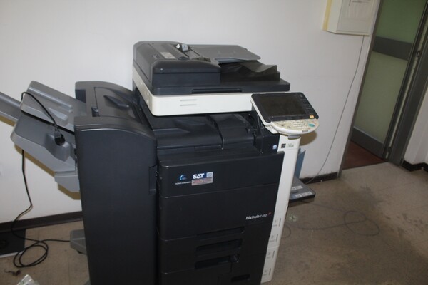 34#5571 Arredamento ufficio e attrezzatura elettronica in vendita - foto 1