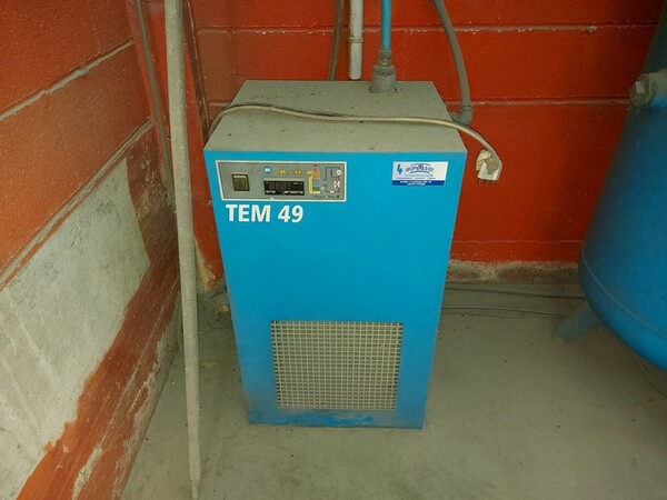 4#5576 Compressore Ingersoll e essicatore Tem in vendita - foto 3