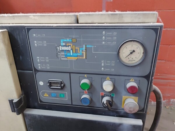 4#5576 Compressore Ingersoll e essicatore Tem in vendita - foto 11