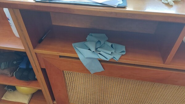 5#5577 Arredi da ufficio e materiale per fisioterapia in vendita - foto 3