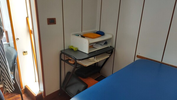 5#5577 Arredi da ufficio e materiale per fisioterapia in vendita - foto 10