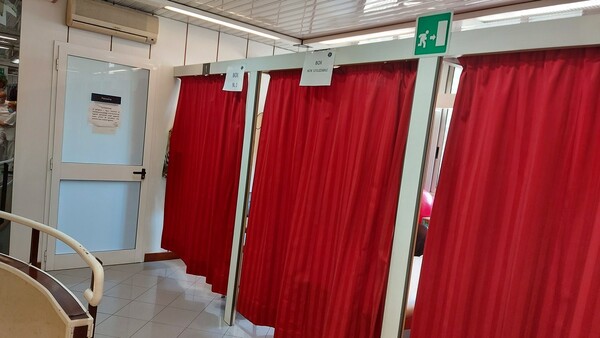 5#5577 Arredi da ufficio e materiale per fisioterapia in vendita - foto 11