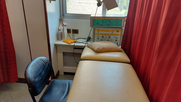 5#5577 Arredi da ufficio e materiale per fisioterapia in vendita - foto 13