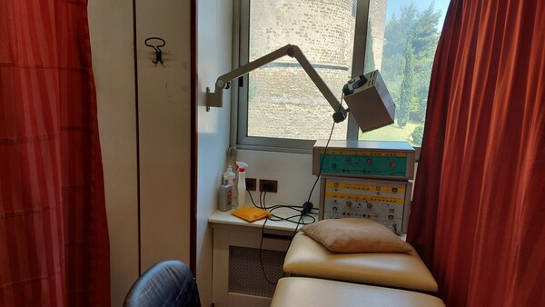 5#5577 Arredi da ufficio e materiale per fisioterapia in vendita - foto 14