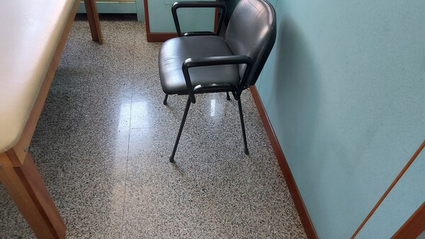 5#5577 Arredi da ufficio e materiale per fisioterapia in vendita - foto 17