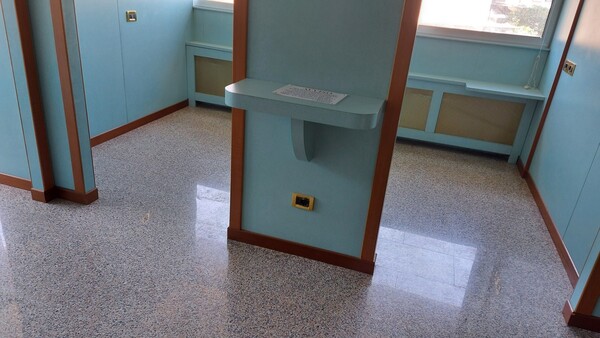 5#5577 Arredi da ufficio e materiale per fisioterapia in vendita - foto 19