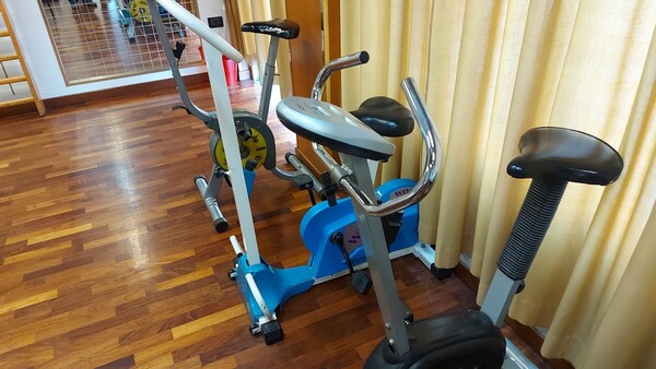 7#5577 Arredi ufficio e attrezzi per ginnastica in vendita - foto 9