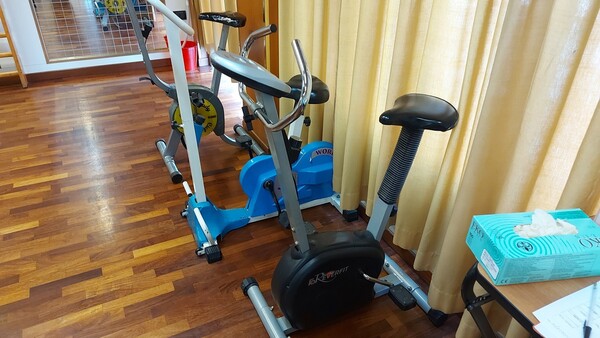 7#5577 Arredi ufficio e attrezzi per ginnastica in vendita - foto 43