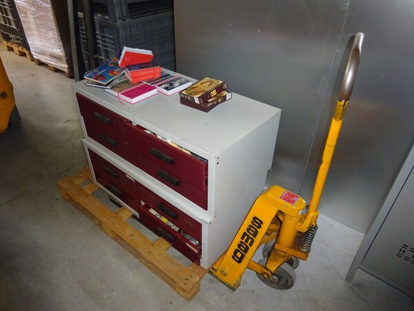 10#5579 Arredamento e attrezzature ufficio in vendita - foto 3