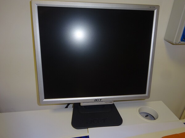 10#5579 Arredamento e attrezzature ufficio in vendita - foto 48
