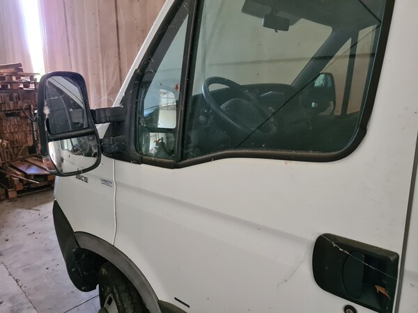 23#5592 Autocarro Iveco modello 35/E4 in vendita - foto 6