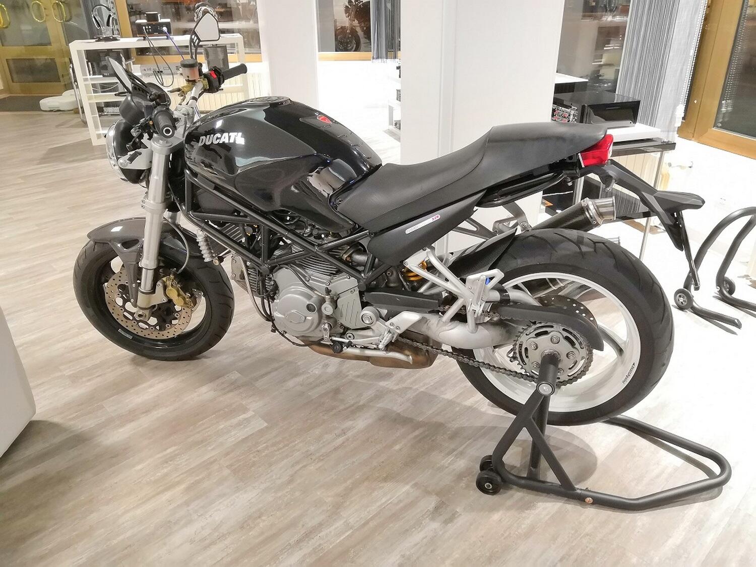 Lot Ducati S2r motorcycle