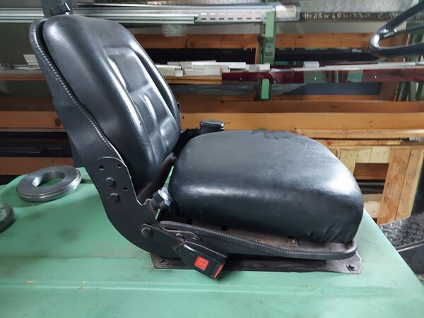 3#5598 Carrello elevatore con caricabatterie in vendita - foto 7