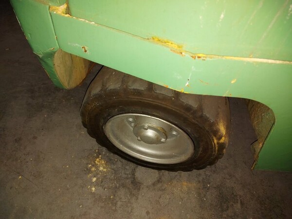 3#5598 Carrello elevatore con caricabatterie in vendita - foto 11
