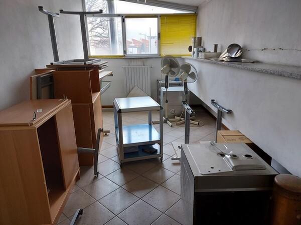 6#5598 Arredi e attrezzature da ufficio in vendita - foto 1