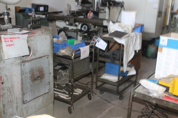 12#5599 Carrelli e banchi da lavoro in vendita - foto 1