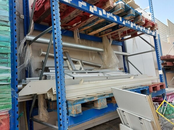 3#5602 Scaffalatura e carrelli in vendita - foto 1