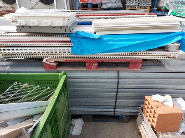 3#5602 Scaffalatura e carrelli in vendita - foto 7