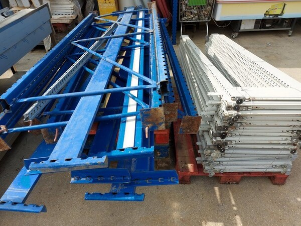 3#5602 Scaffalatura e carrelli in vendita - foto 8