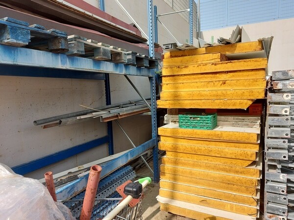 3#5602 Scaffalatura e carrelli in vendita - foto 18