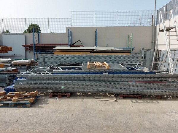 3#5602 Scaffalatura e carrelli in vendita - foto 19