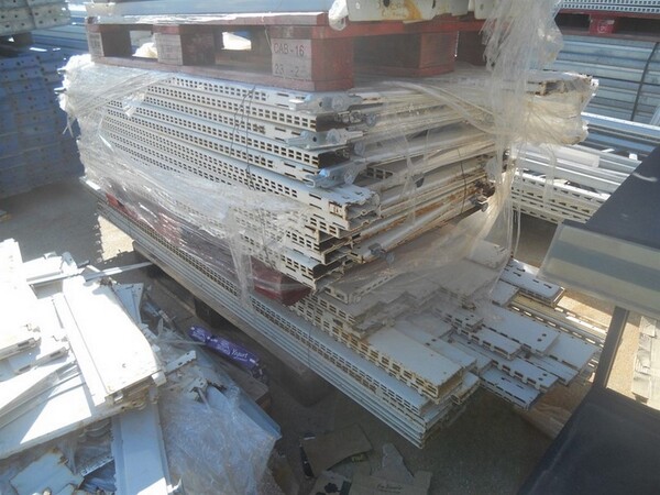 3#5602 Scaffalatura e carrelli in vendita - foto 24