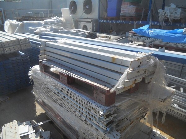 3#5602 Scaffalatura e carrelli in vendita - foto 25