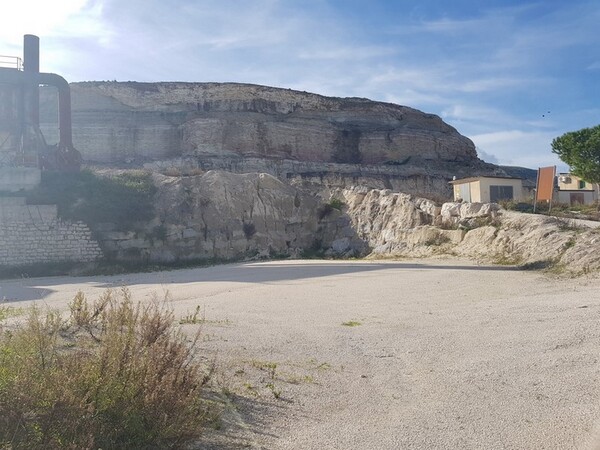1#5612 Cumuli di pietre frantumate e blocchi di pietre in vendita - foto 2