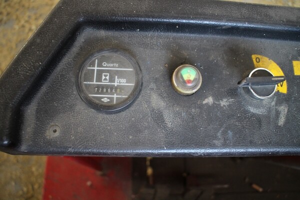 5#5619 Autocarro Renault e mezzi di sollevamento interno in vendita - foto 38